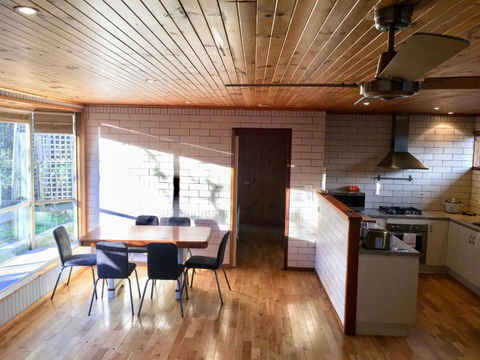 Romantic Getaway With Spa & Wifi Pet Friendly - Sydney 4u 5