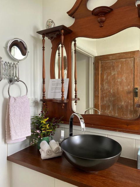 Aashay B & B - Sydney 4u 4