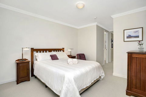 Sunny & Spacious Two Bdr Apt SPF13 - Accommodation Sydney 2