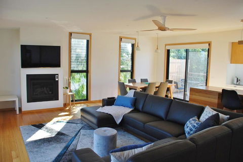 COASTAL BEAUTY On BRUCE - Sydney 4u 2