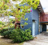 Blue Poles Pets Allowed - Accommodation Sydney