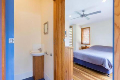 Blue Poles (Pets Allowed) - Accommodation Sydney 3