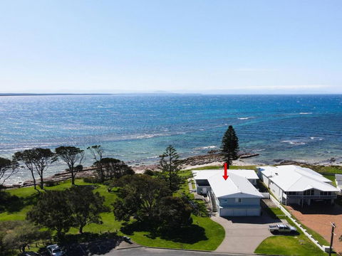Ocean Blue Apartment One Oceanfront Apartment - Accommodation Sydney 2