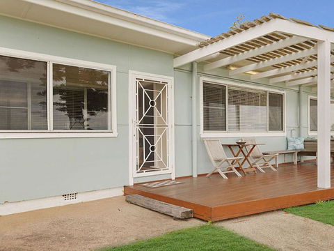 Ocean Blue Apartment One Oceanfront Apartment - Accommodation Sydney 3