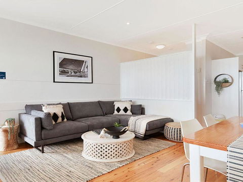 Ocean Blue Apartment One Oceanfront Apartment - Accommodation Sydney 4