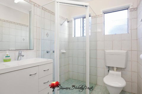Jamaica Holiday Units - Sydney 4u 2