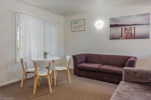 Jamaica Holiday Units - Sydney 4u 1