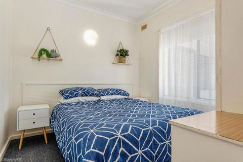 Jamaica Holiday Units - Sydney 4u 5