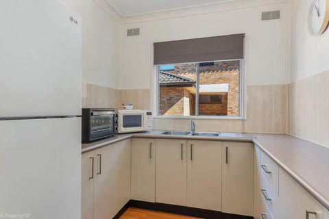 Jamaica Holiday Units - Sydney 4u 4