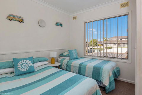 Jamaica Holiday Units - Sydney 4u 3