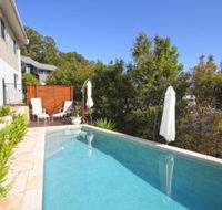 STUNNING HOME WITH SPECTACULAR VIEWS  CLOSE TO THE BEACH - Accommodation Sydney