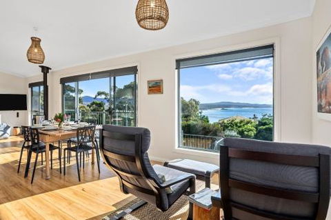 GRANITE BEACH HOUSE At Bay Of Fires - Sydney 4u 5