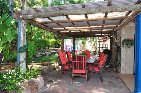 43 Double Island Drive Two Level Holiday Home With Swimming Pool. Located Close To Beach & CBD - Sydney 4u 4
