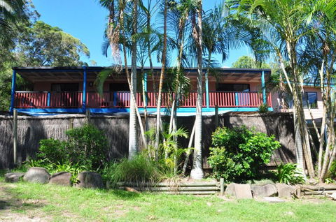 43 Double Island Drive Two Level Holiday Home With Swimming Pool. Located Close To Beach & CBD - Sydney 4u 3
