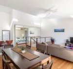 Unit 4 Rainbow Surf Modern double storey townhouse with large shared pool close to beach  shop - Accommodation Sydney