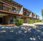 Unit 2 Rainbow Surf Modern double storey townhouse with large shared pool close to beach  shops - Accommodation Sydney