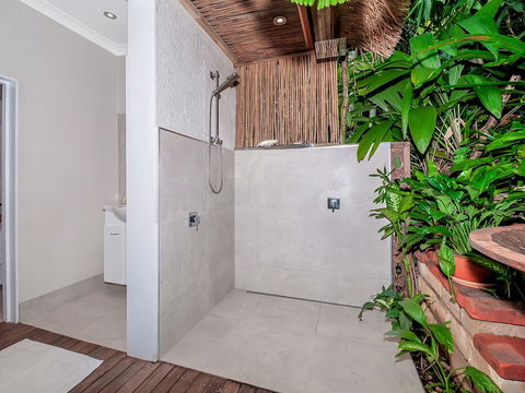Unique Tropical Rainforest Getaway - Sydney 4u 3