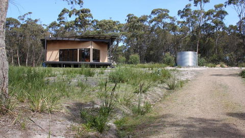 BAY Of FIRES ECO HUT Off Grid Experience At Binalong Bay - Accommodation Sydney 1