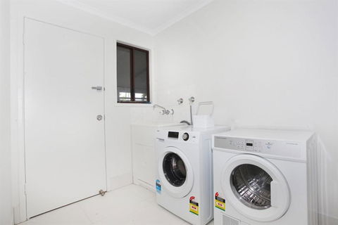 FABULOUS HOLIDAY HIDEAWAY COOLUM BEACH - Accommodation Sydney 5