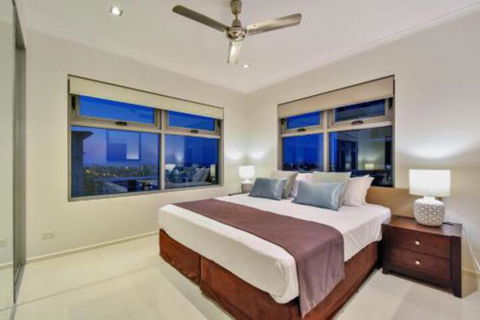 Oceana Darwin Central Oceanfront 3 Bedroom 2 Lounge Room Pool Gym Tennis Court Sleeps 9 - Accommodation Sydney 6