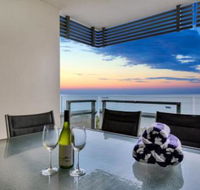 Oceana Darwin Central Oceanfront 3 bedroom 2 Lounge Room Pool Gym Tennis Court Sleeps 9 - Accommodation Sydney