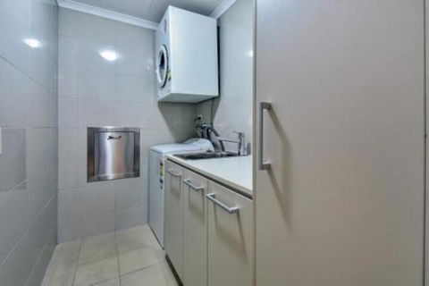 Oceana Darwin Central Oceanfront 3 Bedroom 2 Lounge Room Pool Gym Tennis Court Sleeps 9 - Accommodation Sydney 7