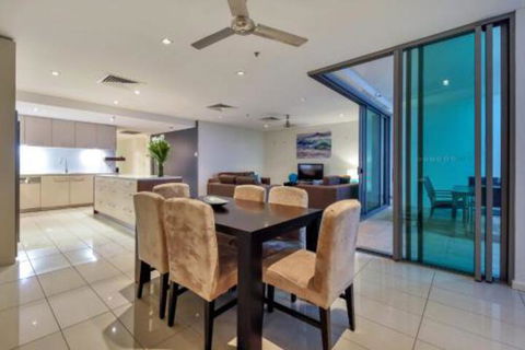 Oceana Darwin Central Oceanfront 3 Bedroom 2 Lounge Room Pool Gym Tennis Court Sleeps 9 - Accommodation Sydney 3