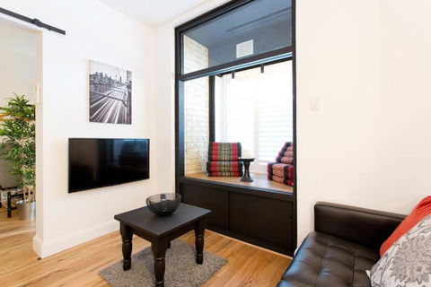 Industrial Central Apartment Shop 8 - Sydney 4u 5