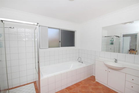 FANTASTIC HOLIDAY UNIT In A PERFECT LOCATION - Accommodation Sydney 3