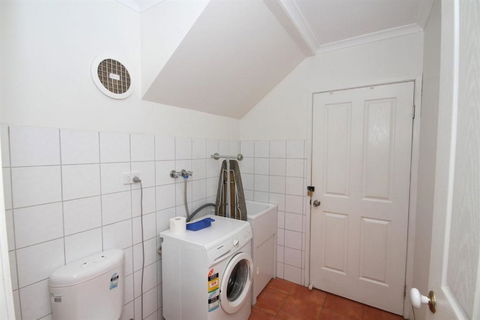 FANTASTIC HOLIDAY UNIT In A PERFECT LOCATION - Accommodation Sydney 7
