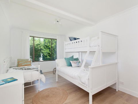 Baywatch Beachfront Bliss Executive Home - Sydney 4u 3