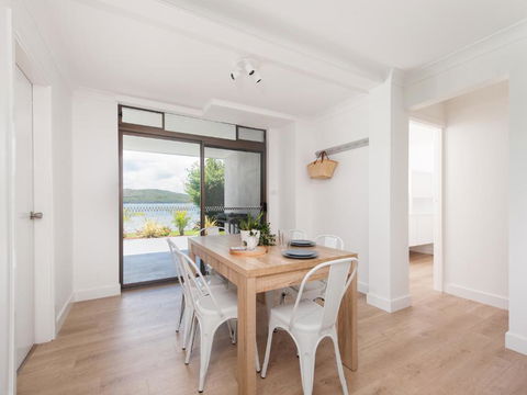 Baywatch Beachfront Bliss Executive Home - Sydney 4u 1