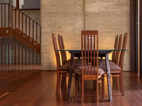 Dux Nutz - Accommodation Sydney 2