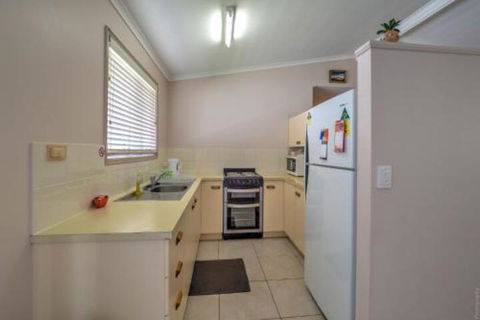 Affordable Holiday Home - Accommodation Sydney 7