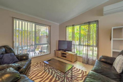 Affordable Holiday Home - Accommodation Sydney 0