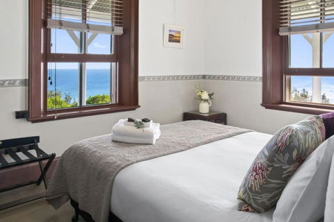 Seal Rocks Lighthouse Cottages - Accommodation Sydney 6
