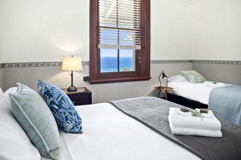 Seal Rocks Lighthouse Cottages - Accommodation Sydney 3