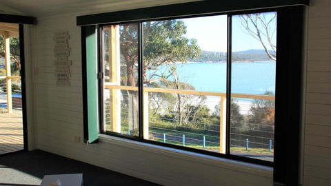 KINGFISHER COTTAGE Beachfront At The Binalong Bay - Sydney 4u 5