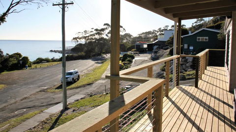 KINGFISHER COTTAGE Beachfront At The Binalong Bay - Sydney 4u 4