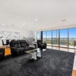 BENGALEE EXECUTIVE TOWNHOUSE MODERN & STYLISH - Accommodation Sydney 0