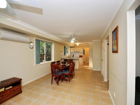 Four Bedroom Quality Townhouse - Accommodation Sydney 3