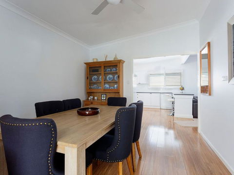 Perfect Seclusion Top Level Only - Accommodation Sydney 2