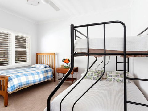 Perfect Seclusion Top Level Only - Accommodation Sydney 6