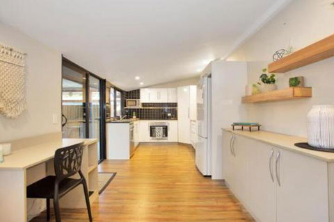 North Central Holiday Home - Accommodation Sydney 0