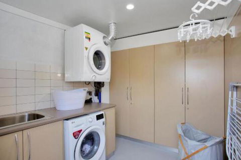 North Central Holiday Home - Accommodation Sydney 5