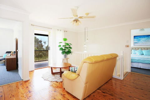 The Crescent Pet Friendly 1 Min To Beach - Accommodation Sydney 2
