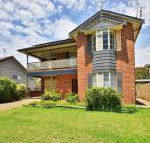 The Crescent Pet Friendly 1 Min to Beach - Accommodation Sydney