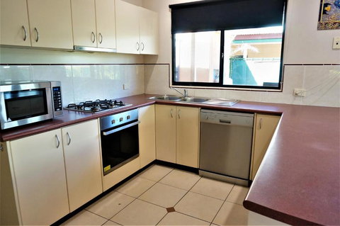 Ningaloo Breeze Villa 9 3 Bedroom Fully Self Contained Holiday Accommodation - Accommodation Sydney 5