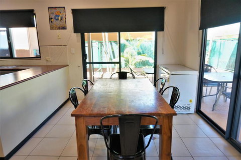 Ningaloo Breeze Villa 9 3 Bedroom Fully Self Contained Holiday Accommodation - Accommodation Sydney 4