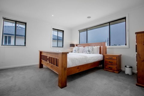 Superb Luxe 5BR House@point Cook Near Lake - Sydney 4u 3